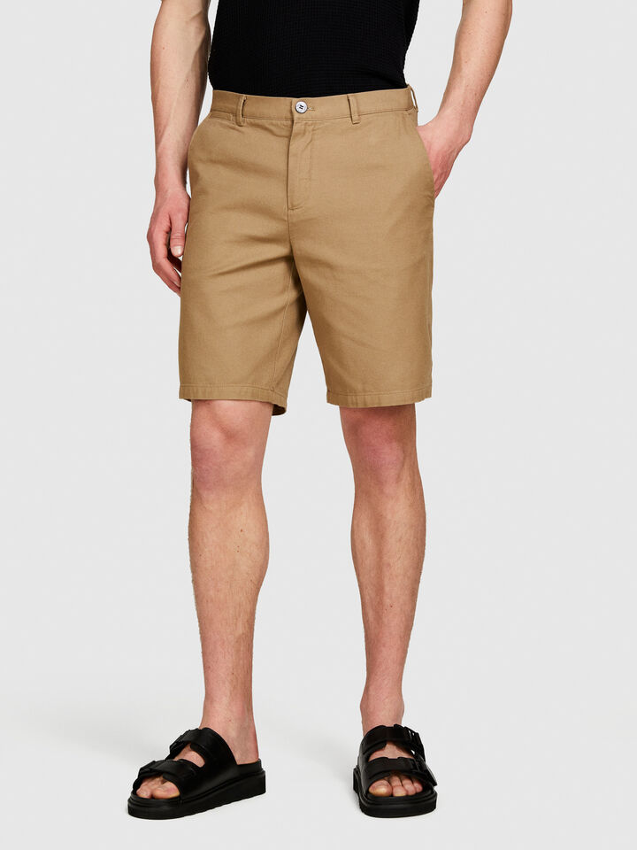 Slim comfort fit bermudas - men's shorts - Camel | Sisley image number 4